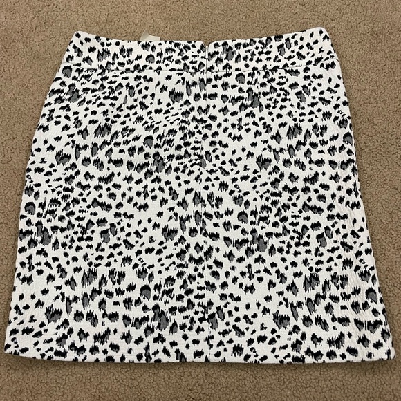 LOFT Black and White Patterned Pencil Skirt - Picture 5 of 6